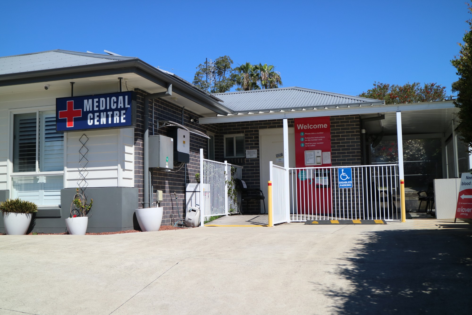 Front entrance of Heal Medical Centre at 366 Scenic Drive, San Remo